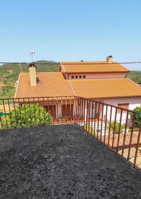 Casa com Caráter para Renovar — Entre Tondela e Carregal do Sal