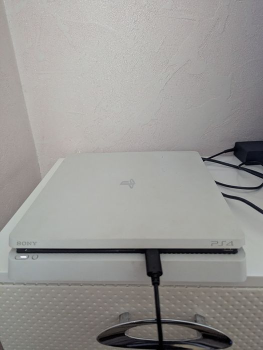 Playstation 4 Slim 512 GB + 2 джойстика