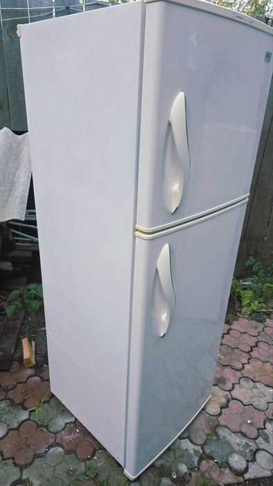 Холодильник LG. 2-х камерный рабочий. б\у.