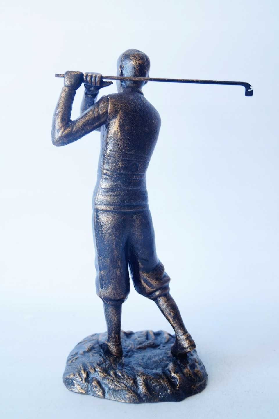 GRA W GOLFA figura żeliwna golfiarz
