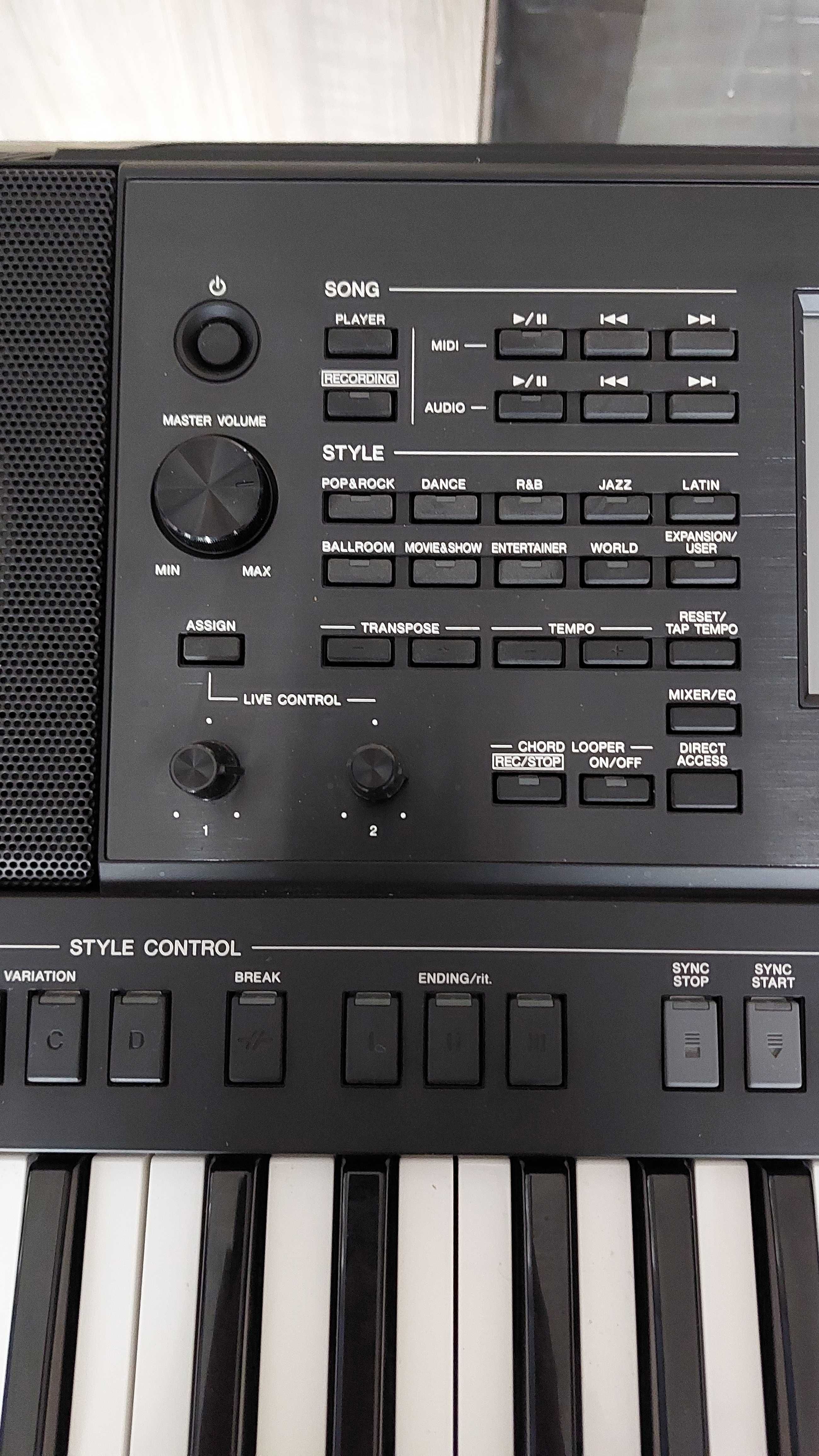 Keyboard Yamaha PSR SX 900 stan jak nowy
