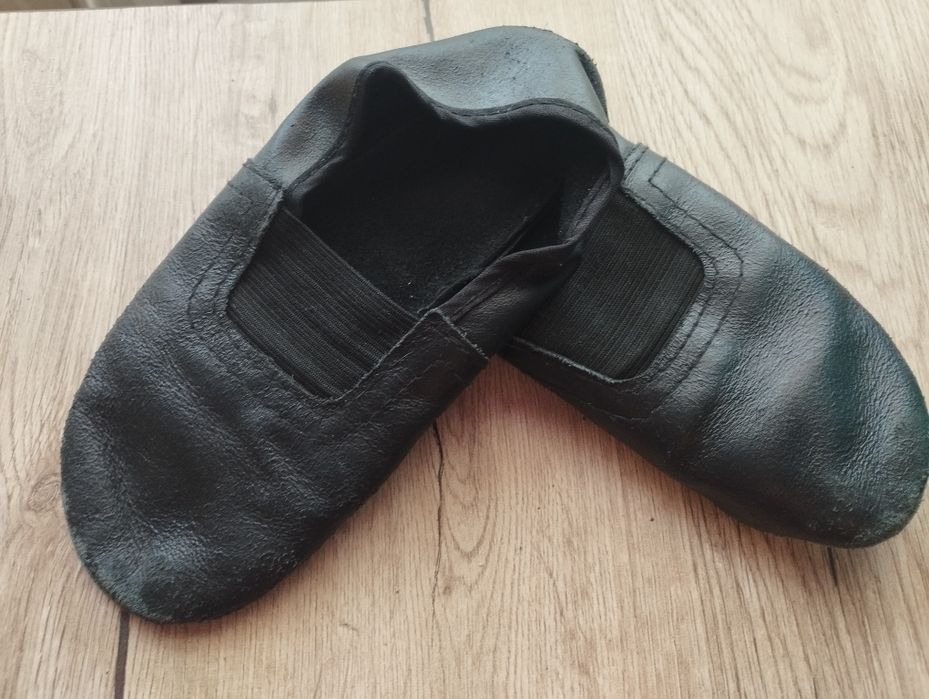 Чешки    дитячі   шкіряні .