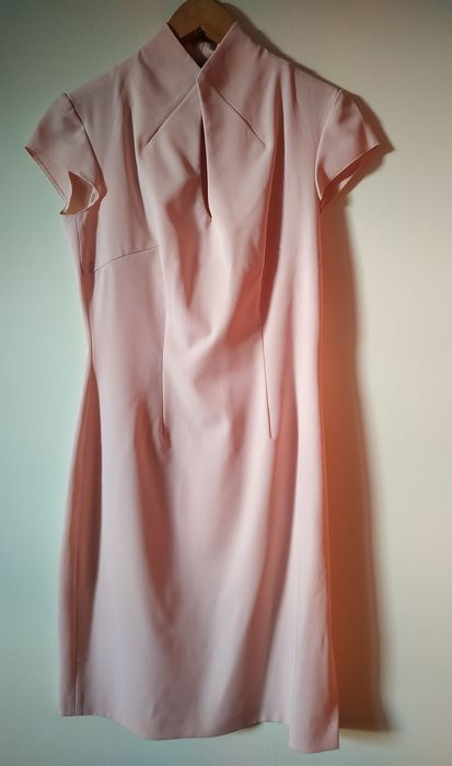 Różowa dopasowana sukienka