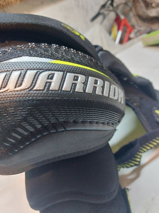 Naramiennik  hokejowy Warrior Alpha .rozm. L.
