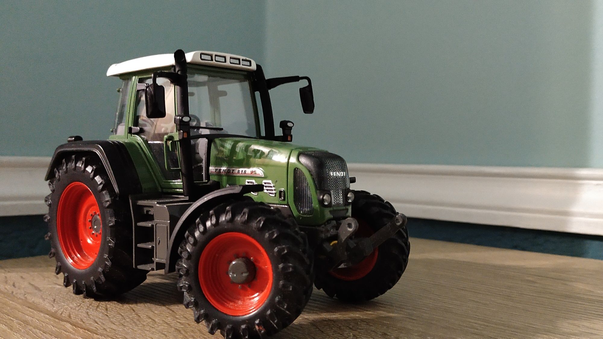 Traktor Fendt universal hobbies jak siku Britains 1:32