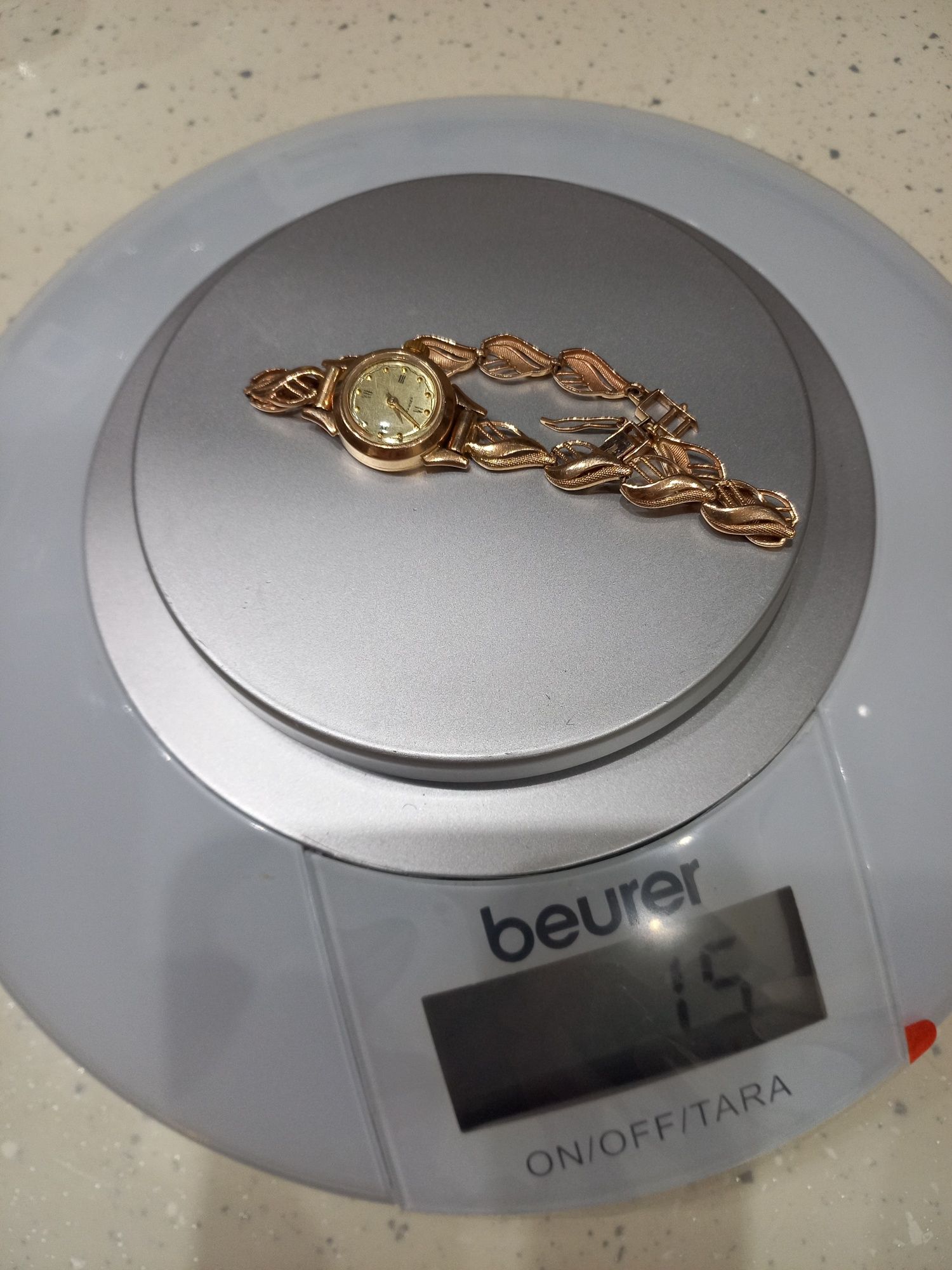 Золотий годинник 585 проби, 17 каменів, браслет 19 см, вага 15 грамів