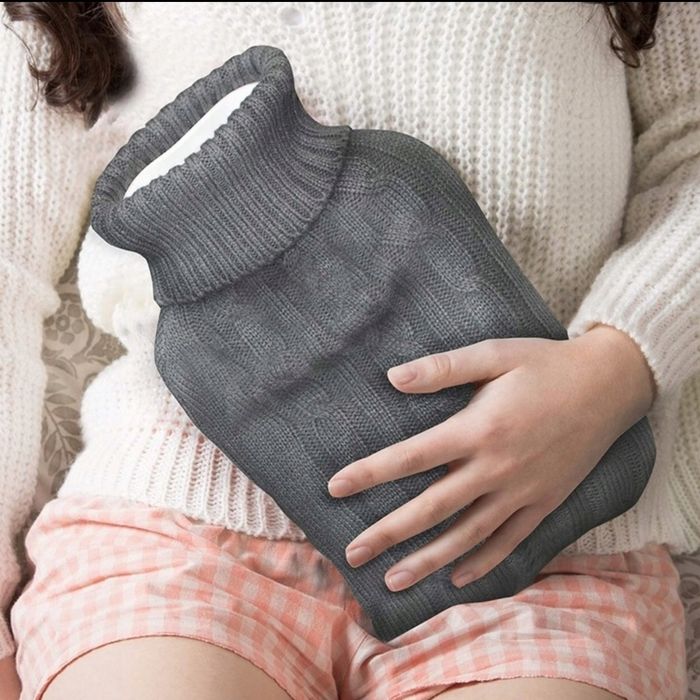 Termofor 2L w miękkim pokrowcu – gumowy, solidny, długo trzyma ciepło