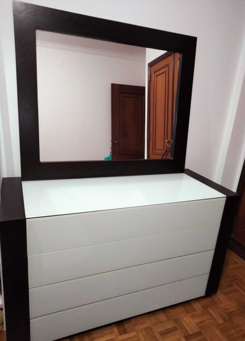 Cómoda espelho e 2 mesas de cabeceira