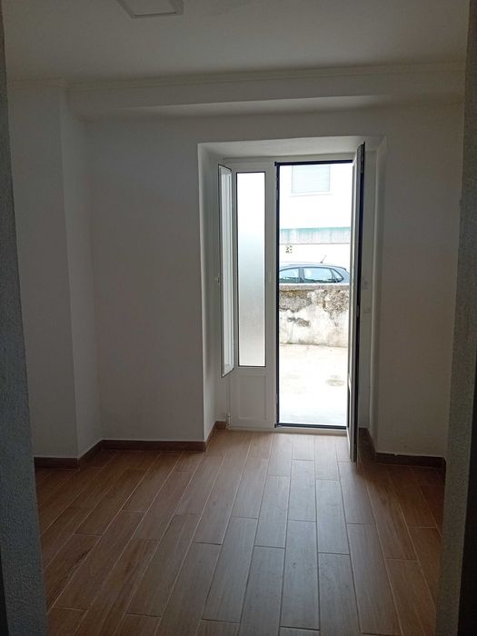 T1  r/chão para arrendamento no centro de Torres Novas