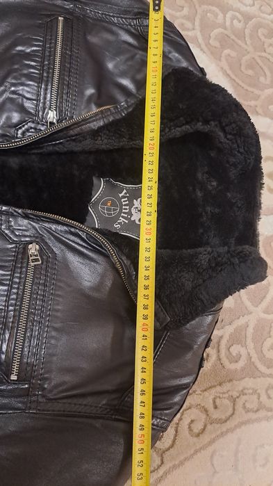 Чоловіча шкіряна куртка з хутром
Чоловіча шкіряна куртка з натуральни