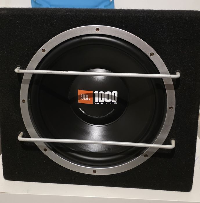 Subwoofer JBL cs1204b e amplificador 

25