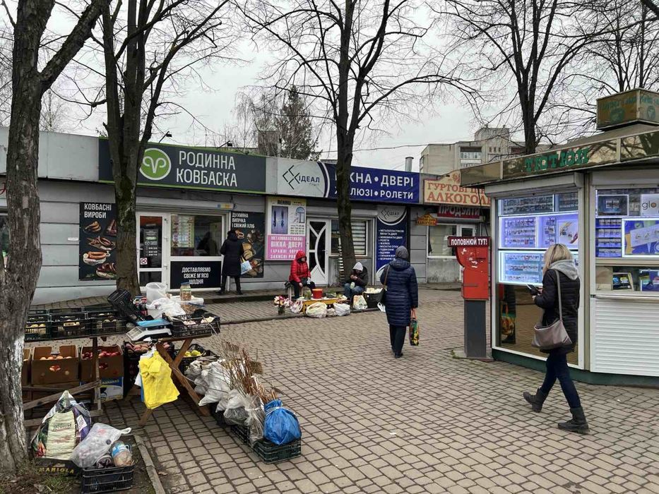 Оренда фасадного комерційного приміщення по вул . Мазепи ,біля Сільпо