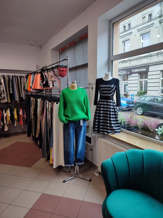 Kompletnie wyposażenie sklepu odzieżowego