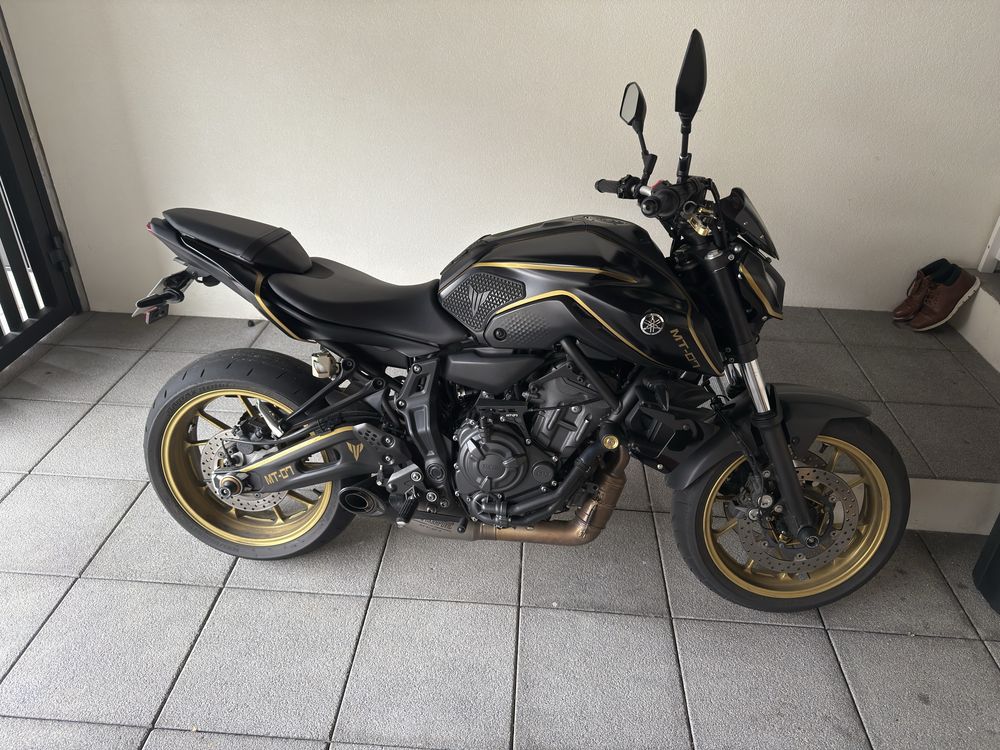 Yamaha mt-07 akrapovic