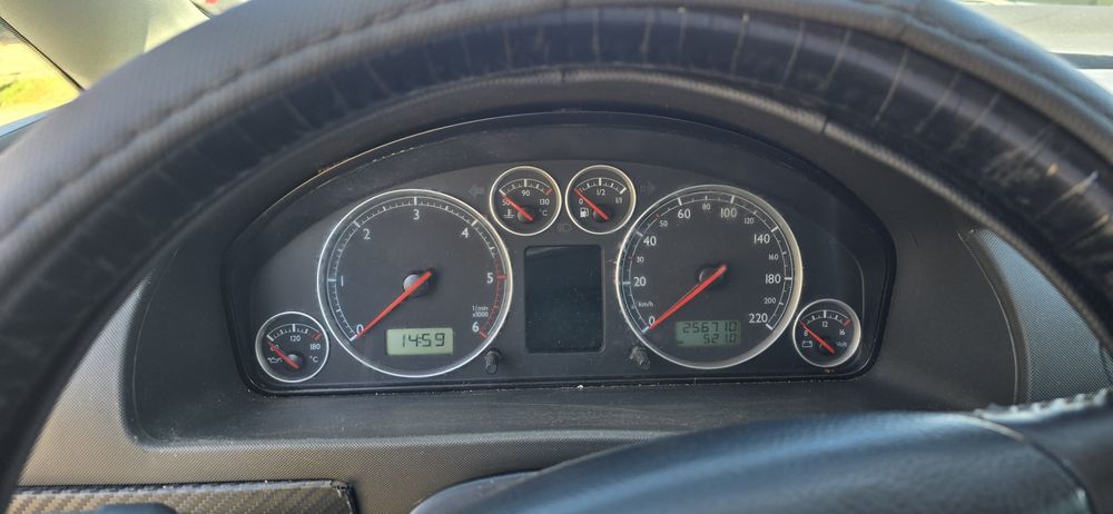Volkswagen Sharan 1.9 TDI 2000 – 7 Lugares – 254.000 km – Inspeção até