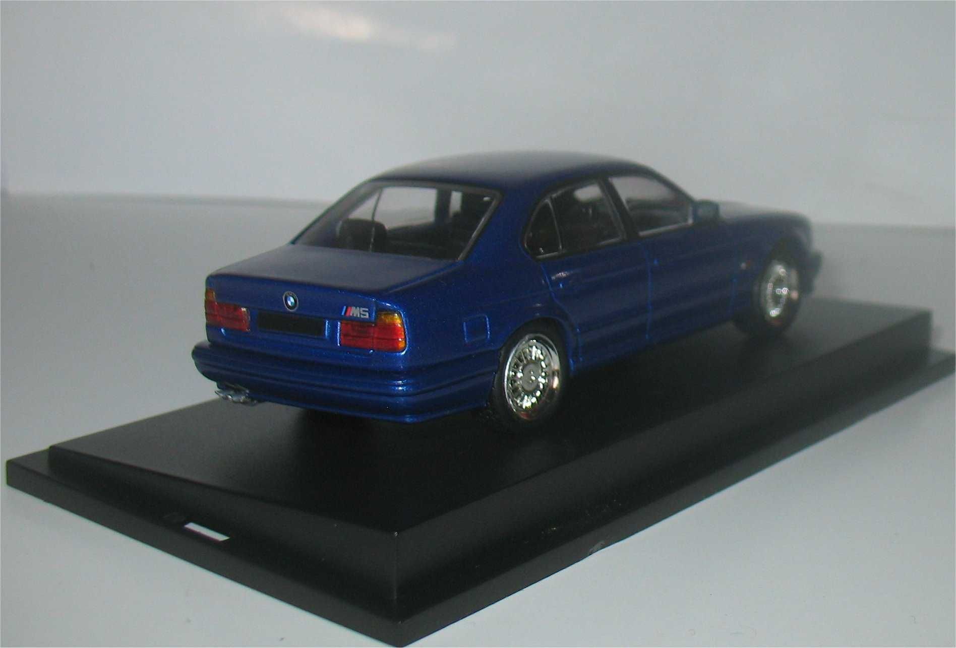 Eagle's Race/Universal Hobbies - BMW M5 (E34)