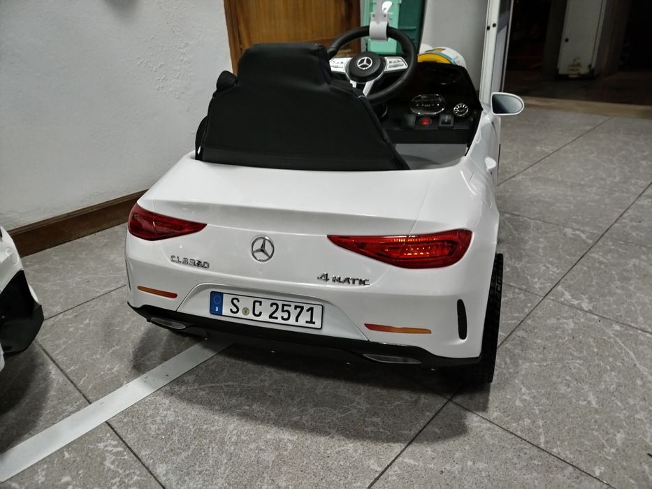 Carro eléctrico criança 12v rodas de borracha e assento alcochoado