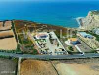 Moradia na Ericeira - Terreno de 23370m2 com Moradia Térrea por Cim...