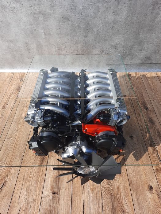 Stolik z silnika BMW 850i V12 Stolik z bloku BMW V12