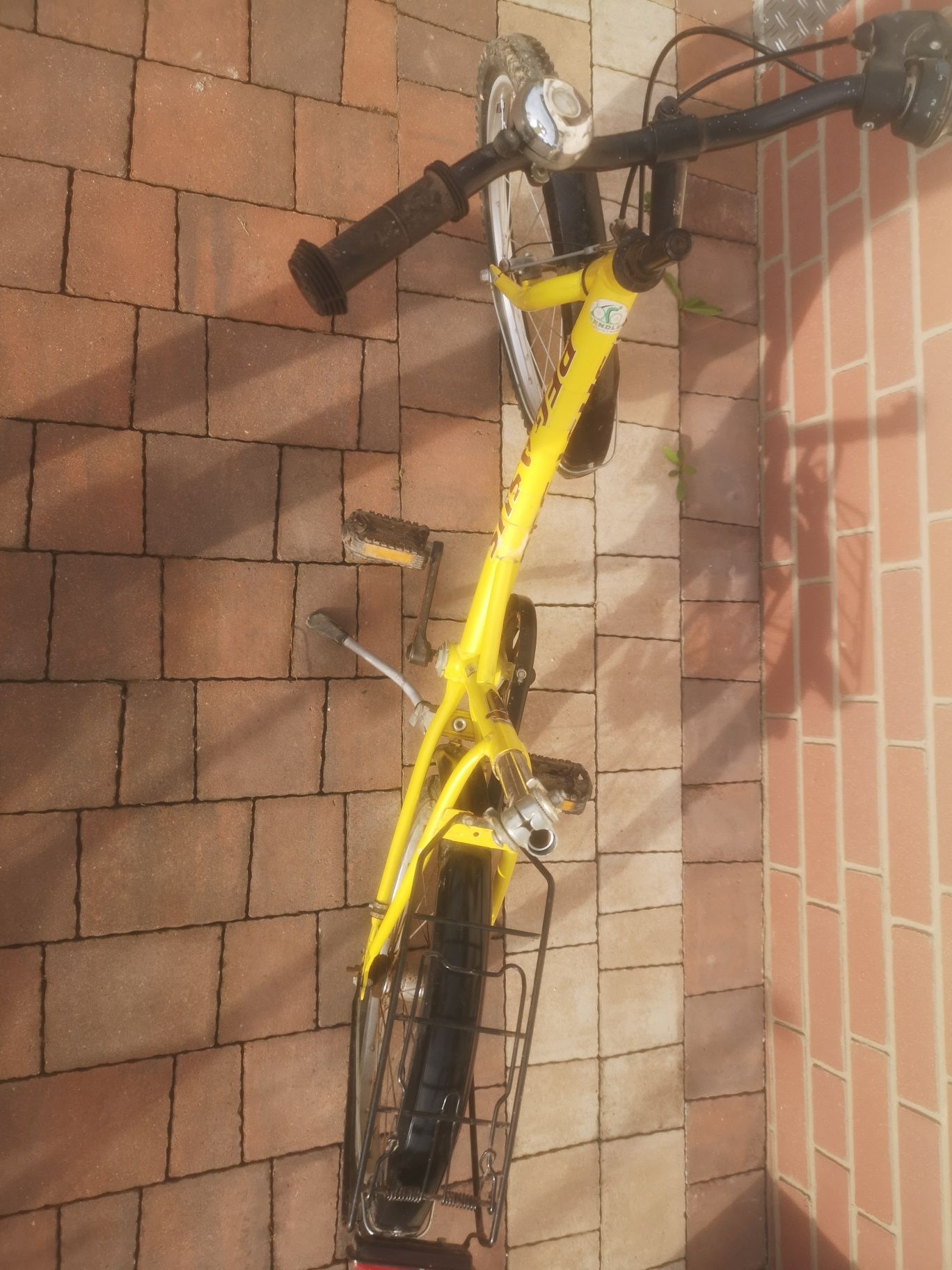 rower dziecięcy żółty