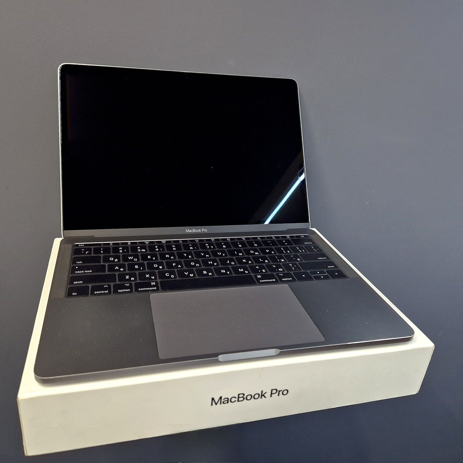 Продам MacBook Pro 2017 "a1708" i5/8gb/250gb SDD
