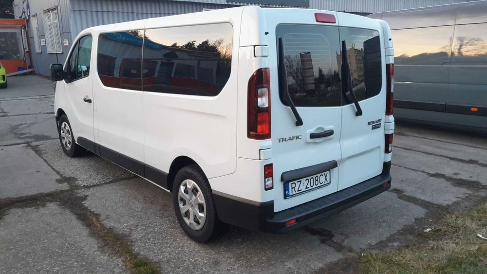Wynajem BUSA wypożyczalnia BUSÓW osobowych Rzeszów 9-osobowe