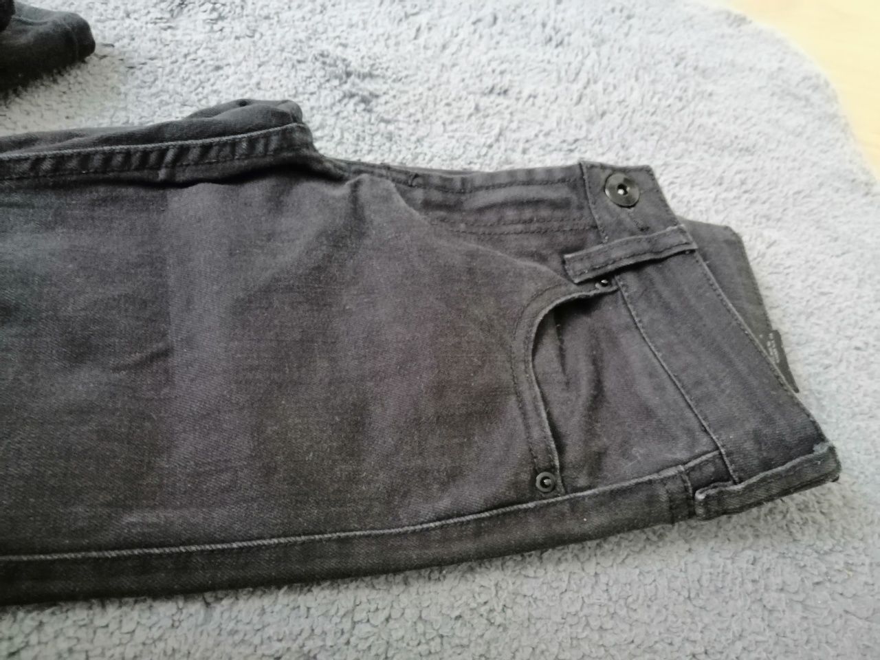 Czarne klasyczne spodnie jeansy h&m