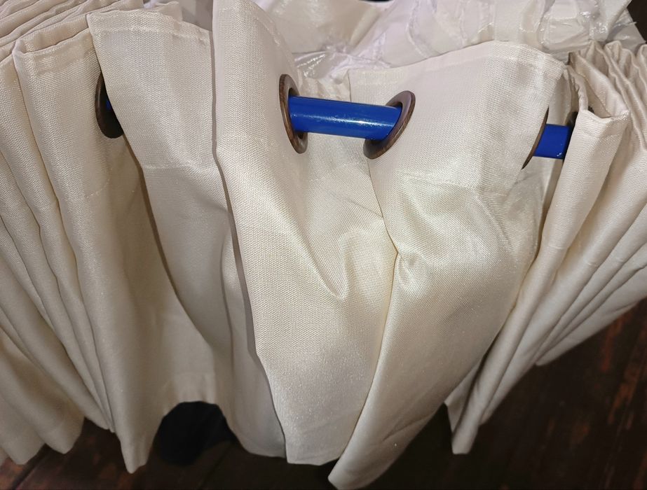 Długi szal podsufitowy 13,80 M .