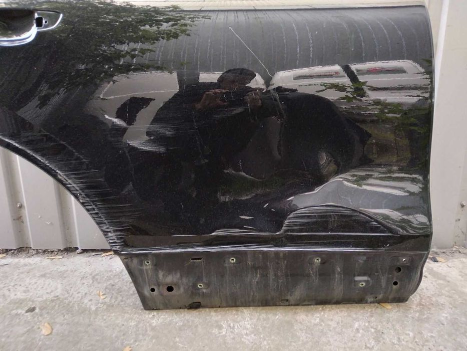 Двері задні праві на Фольксваген Touareg