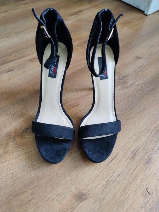 Sandały na wysokiej szpilce