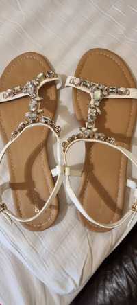 Sandałki damskie białe z krysztalkami 40