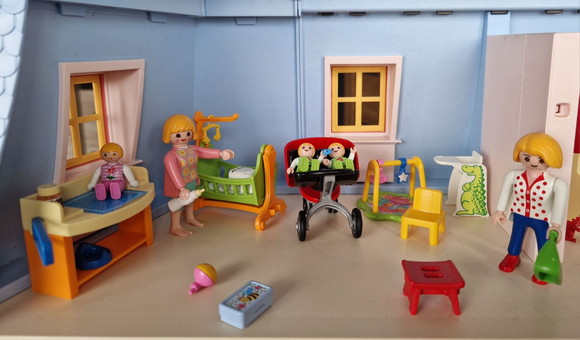 Playmobil 5303 domek dla lalek z wyposażeniem.