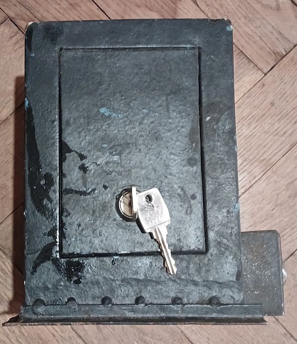 Сейф металлический