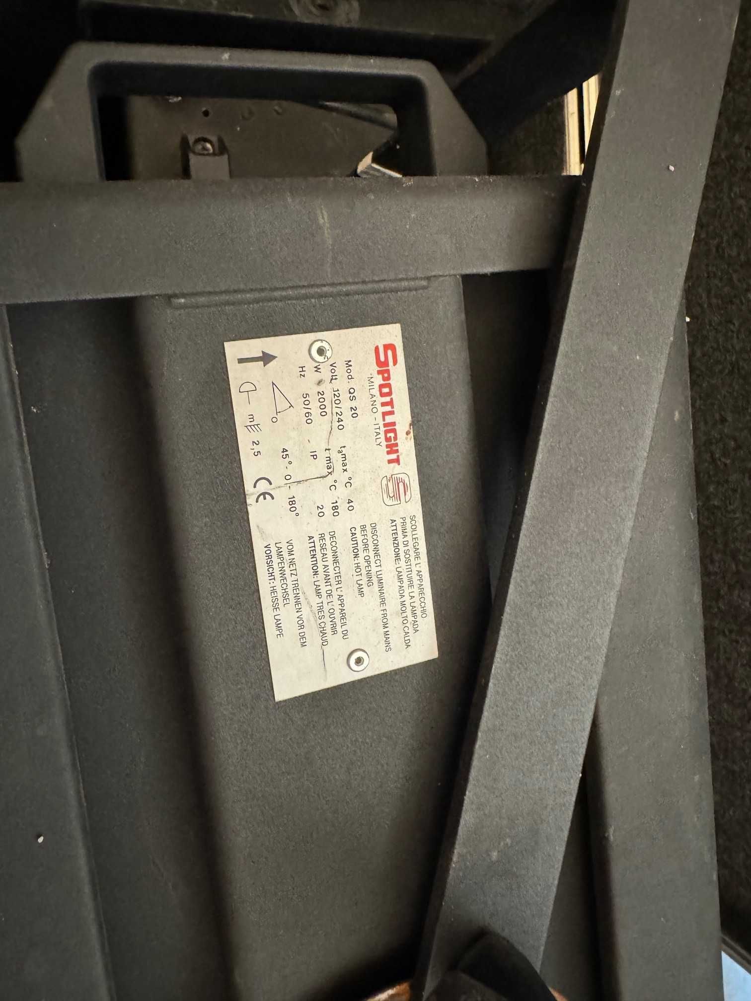 Dwa reflektory typu spot 2000W + CASE. made in Italy!