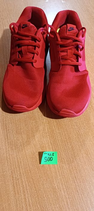 Продам майже нові кросівки