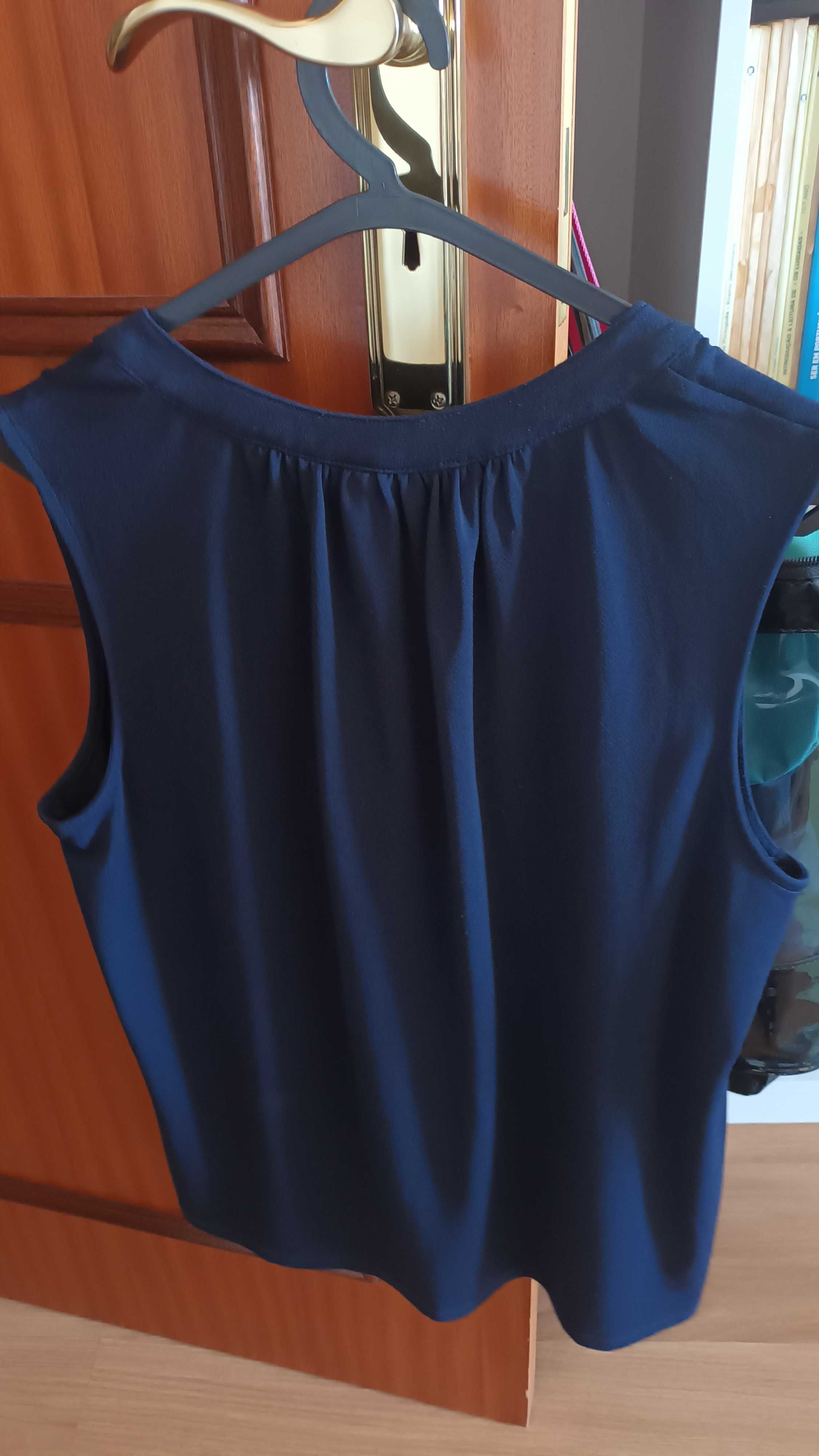 Blusa em azul escuro da H&M