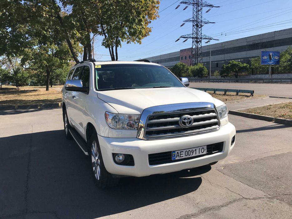 TOYOTA SEQUOIA 5.7 Идеальное Состояние