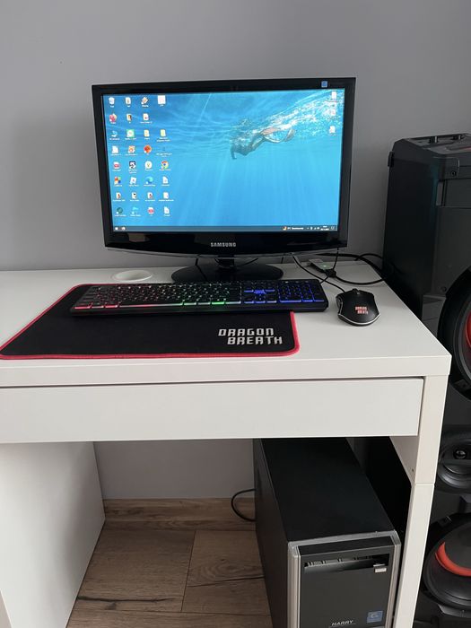 Komputer stacjonarny z monitorem