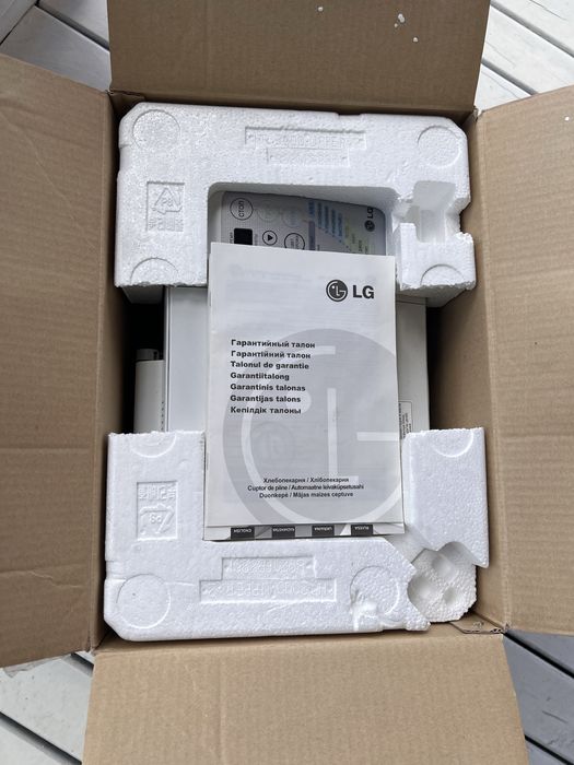 Нова хлібопіч LG