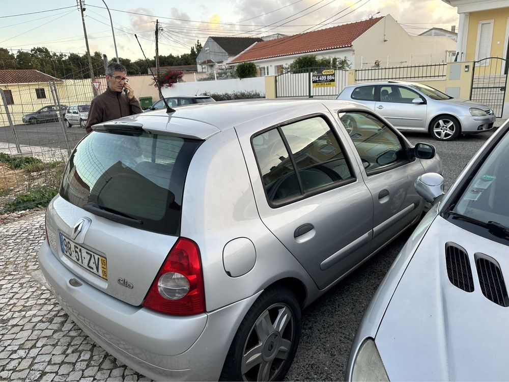 Carro Renault fantástico.