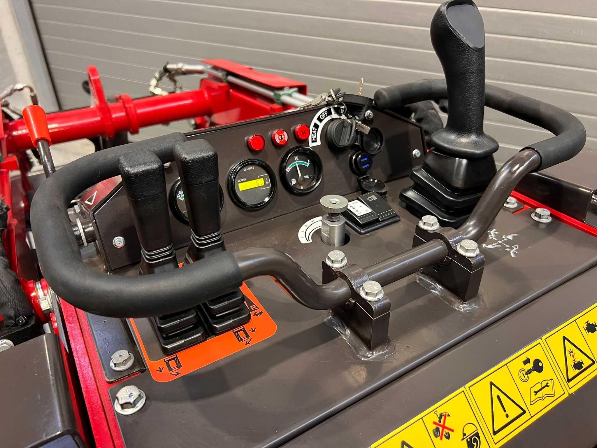 Mini Carregadora  RHINOCEROS KS925 Kubota