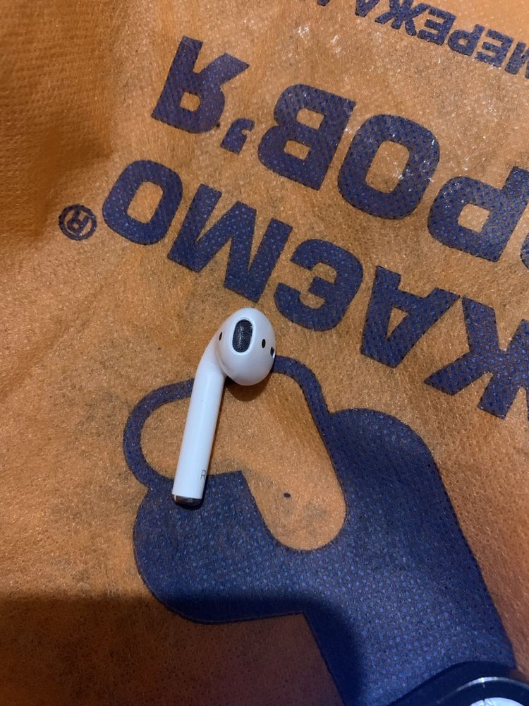 Продам навушник один apple Airpods 2 правий