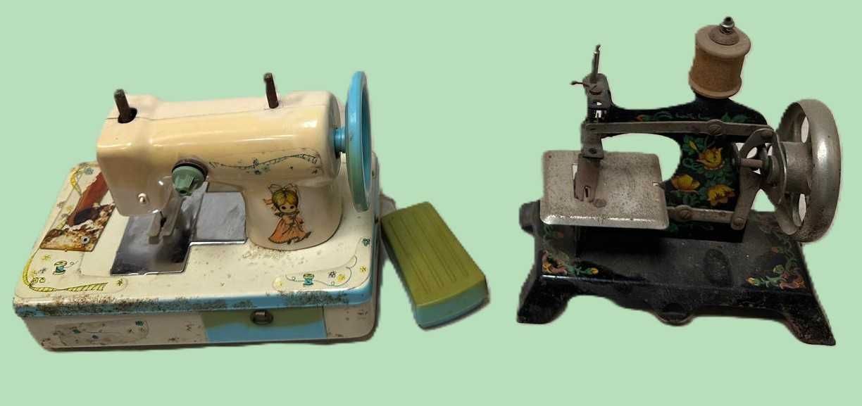 Duas maquinas de costura antigas, brinquedos