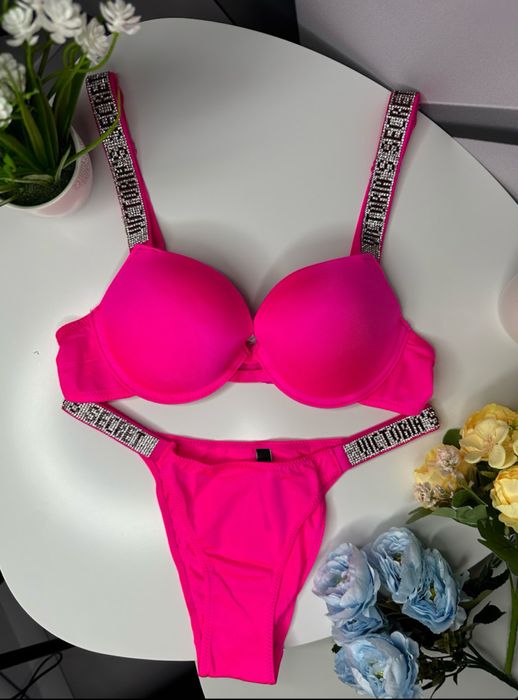 Розпродаж нових комплектів білизни Victoria’s Secret