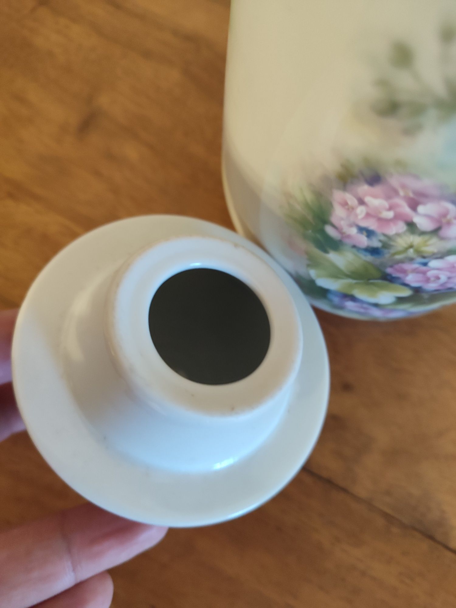 Pote decorativo em porcelana