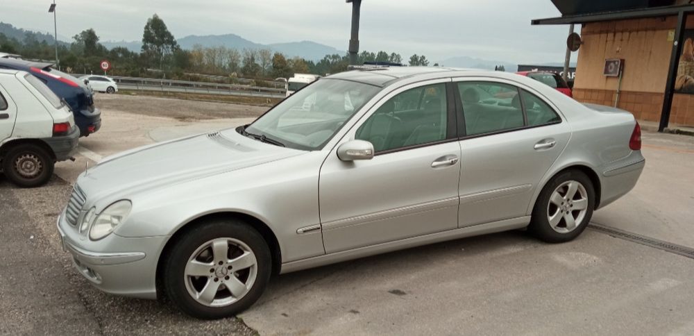 Excelente Mercedes E220 CDI Automático Nacional 2002