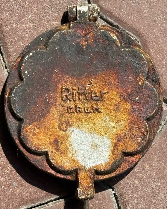 Stara przedwojenna gofrownica RITTER D.R.G.M. do ogniska/kuchni-platy