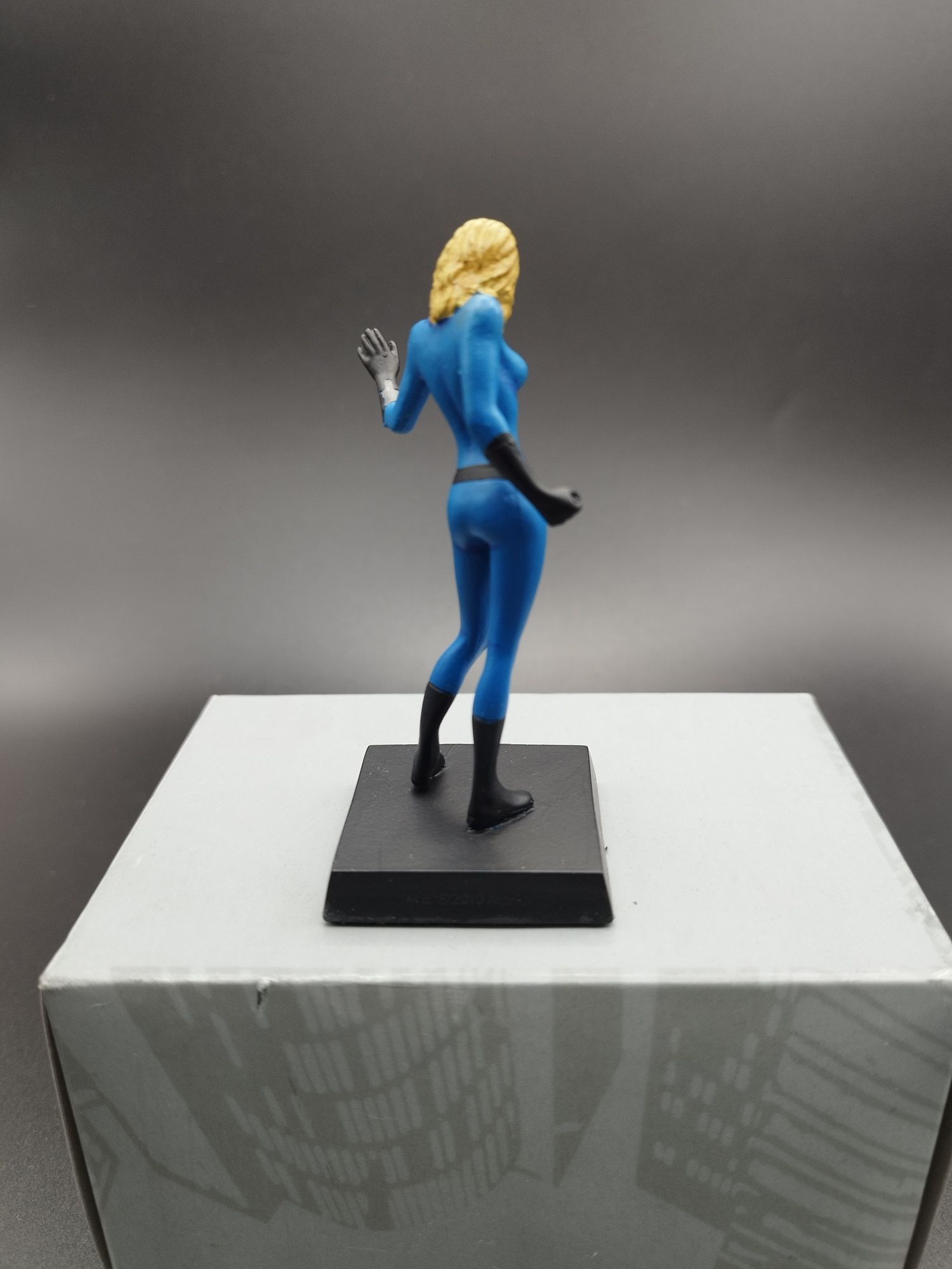 Figurka Marvel klasyczna Invisible Woman #41 ok 8 cm figurka ciężka