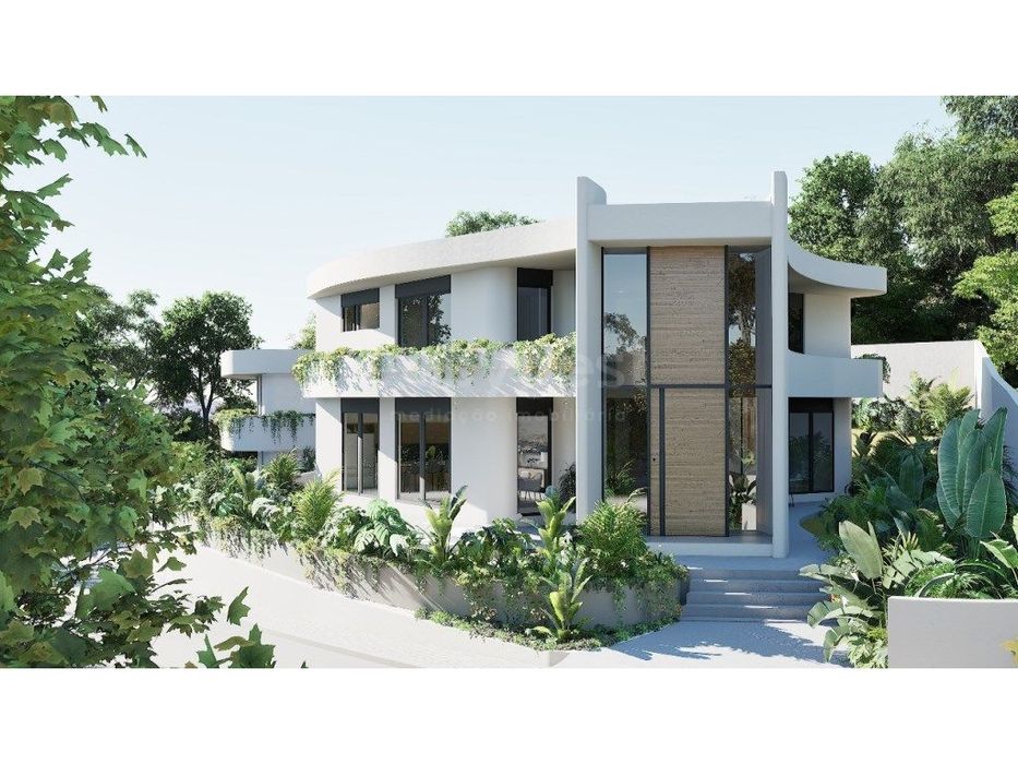 Moradia Inovadora T4+1 com garagem e piscina na Portela da Vila a 3...