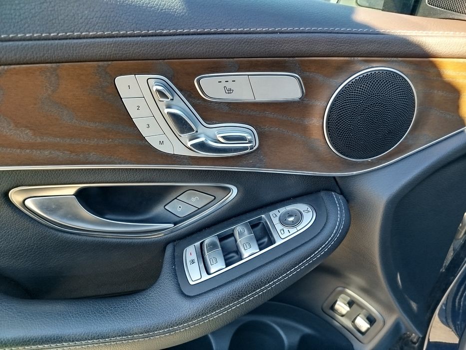 Sprzedam Mercedes Benz Glc 4MATIC polski salon